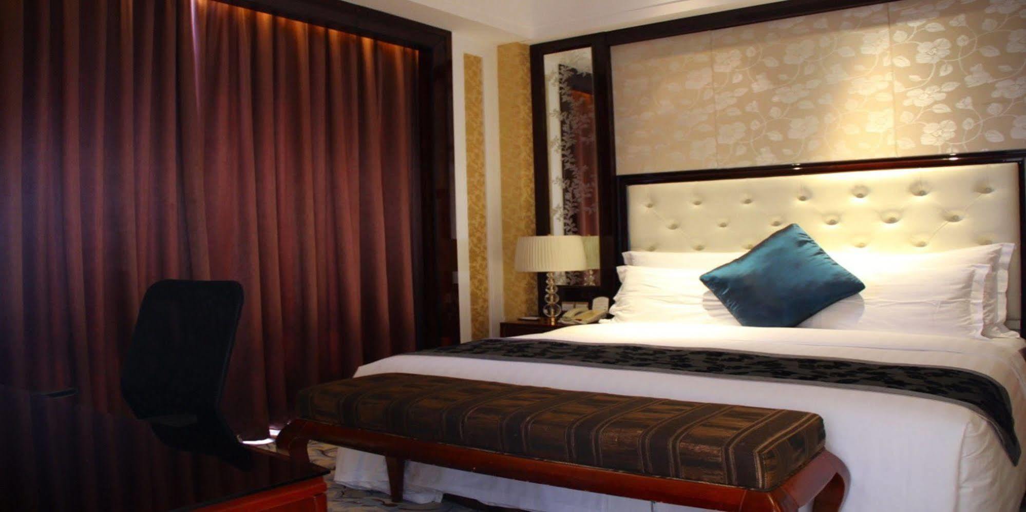 Wyndham Grand Plaza Royale Palace Csengtu Kültér fotó