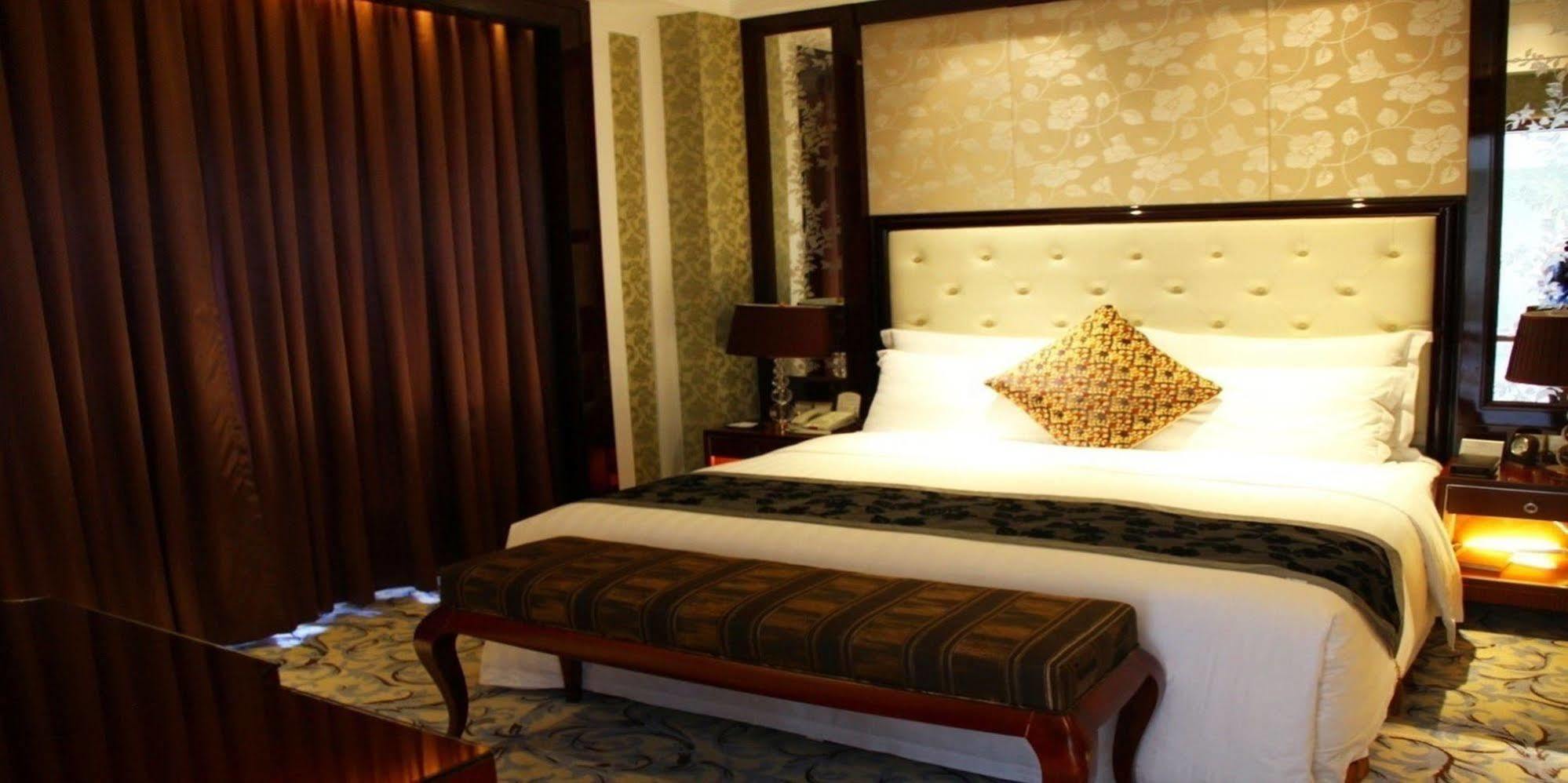 Wyndham Grand Plaza Royale Palace Csengtu Kültér fotó